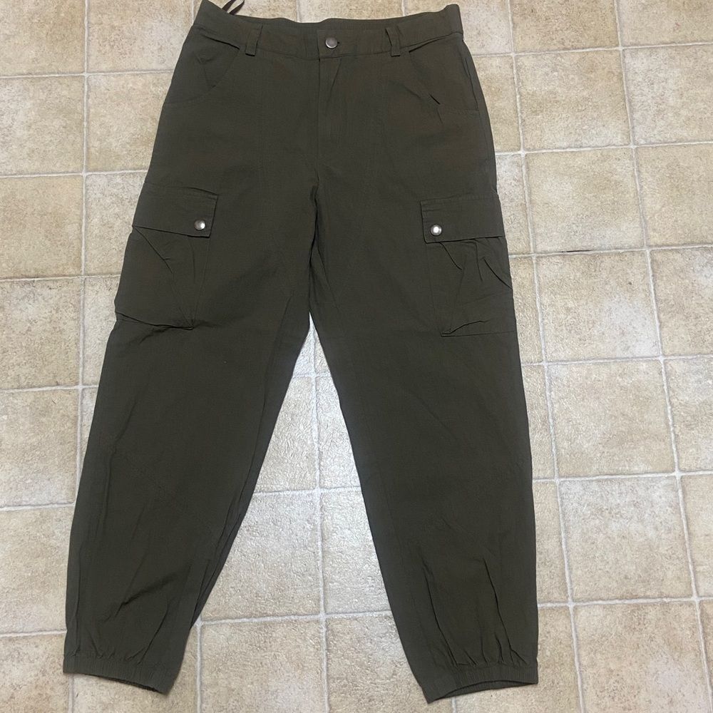 West Of Melrose Women’s Army Green Cargo Joggers Pants L